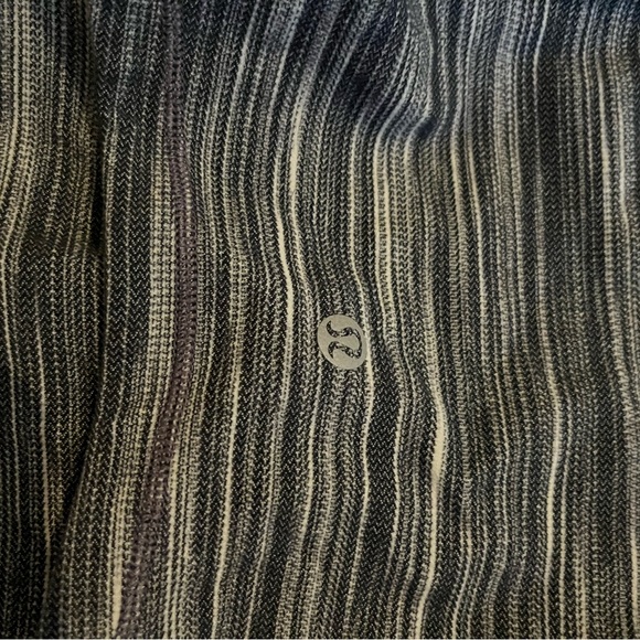 define jacket with hood - Picture 3 of 3